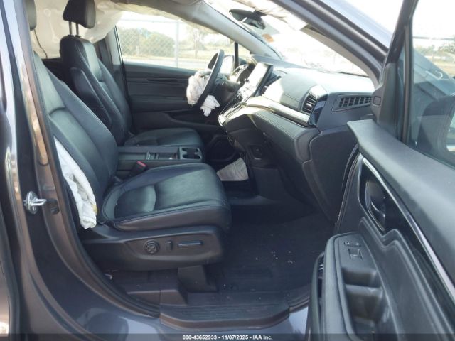 Honda Odyssey Touring Image 5