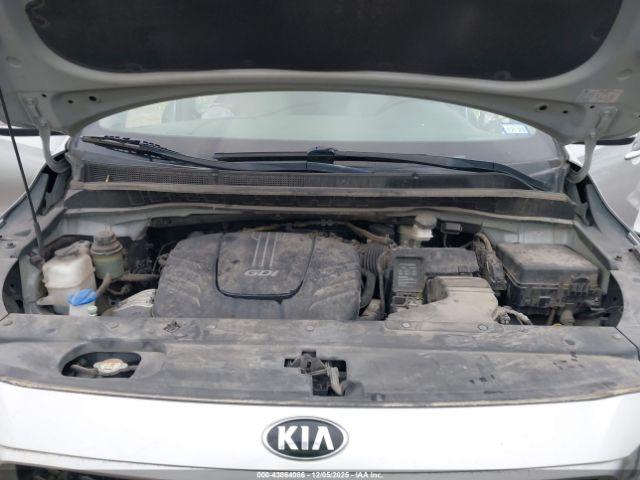 Kia Sedona Lx Image 8