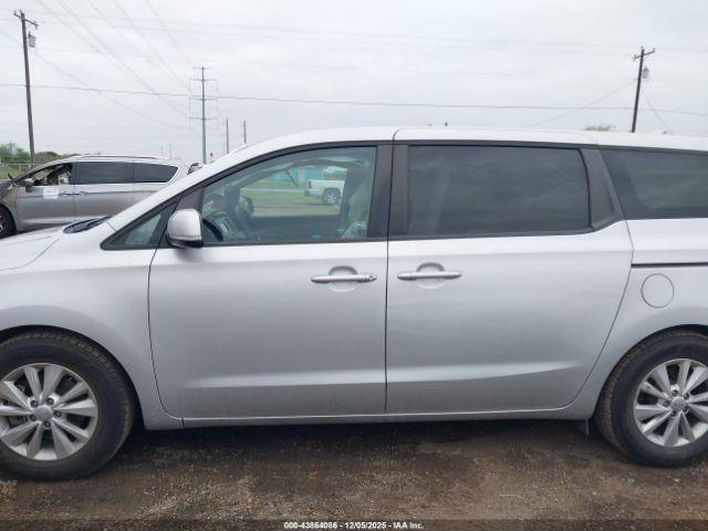 Kia Sedona Lx Image 14