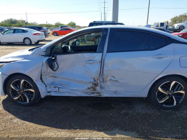 Nissan Versa 1.6 Sr Image 14
