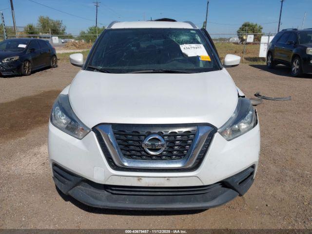 Nissan Kicks Sv Image 16